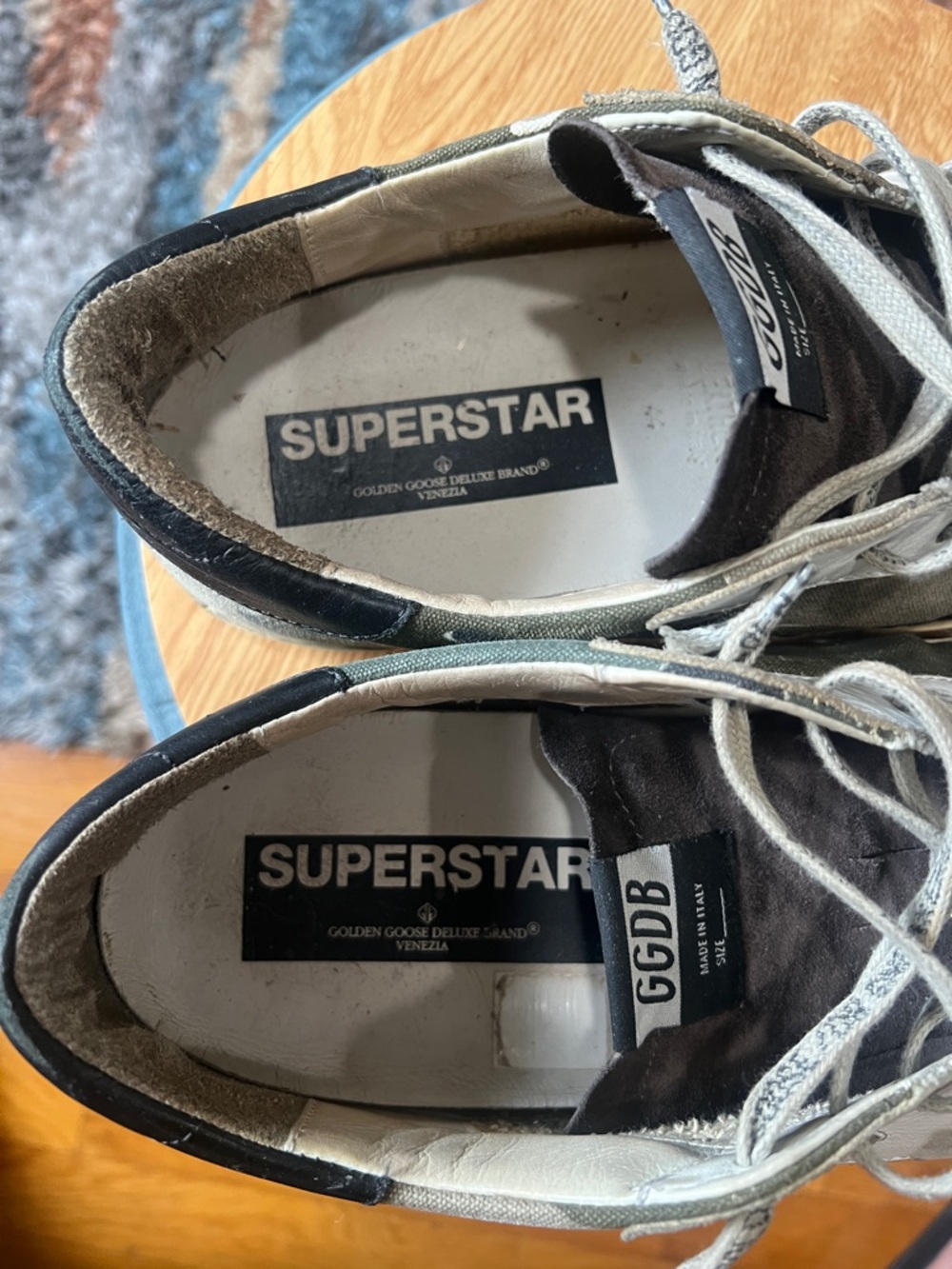 Golden Goose Men’s Black, White & Tan Low-Top Sneakers with Star Detail - Picture 6 of 7